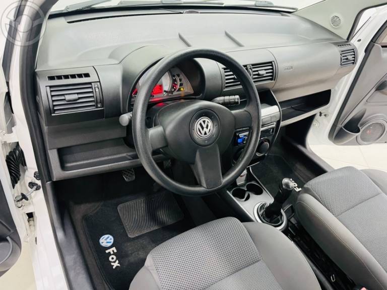 VOLKSWAGEN - FOX 1.0 MI 8V FLEX 4P MANUAL - 2009/2009 - BRANCA - R$ 27.990,00