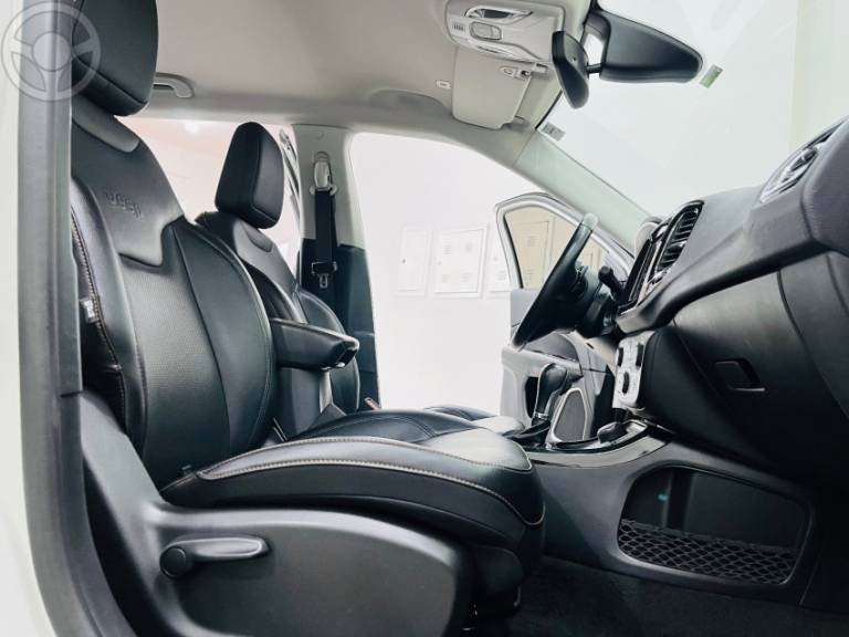 JEEP - COMPASS 2.0 16V DIESEL LIMITED 4X4 AUTOMÁTICO - 2020/2021 - BRANCA - R$ 124.900,00