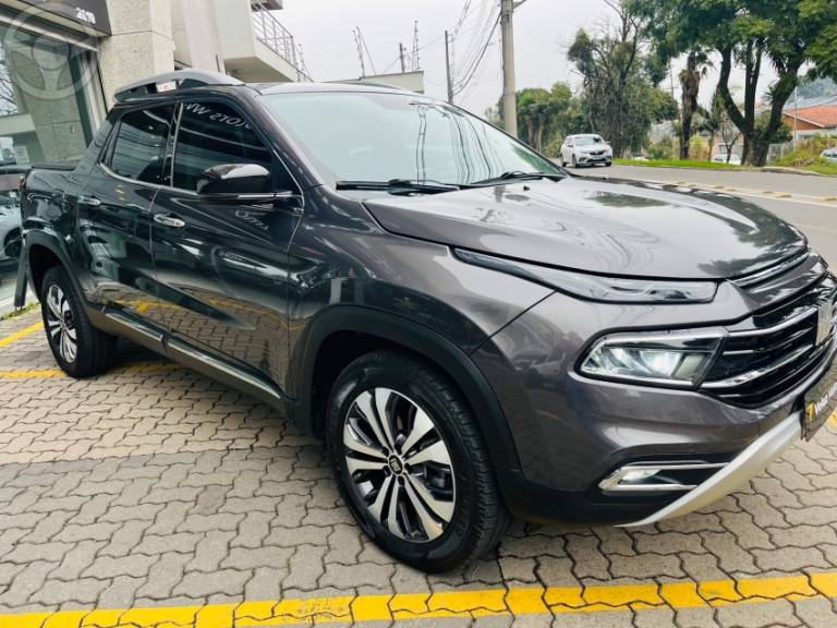 FIAT - TORO 2.0 16V TURBO DIESEL VOLCANO 4WD AUTOMÁTICO - 2021/2022 - CINZA - R$ 134.500,00
