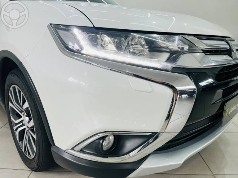 MITSUBISHI - OUTLANDER 2.2 4X4 16V DIESEL 4P AUTOMÁTICO - 2015/2016 - BRANCA - R$ 112.990,00