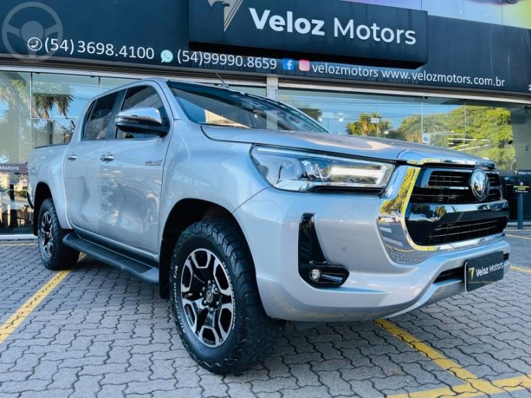 TOYOTA - HILUX 2.8 SRX PLUS 4X4 CD TURBO DIESEL 4P AUTOMÁTICO - 2021/2021 - PRATA - R$ 244.990,00