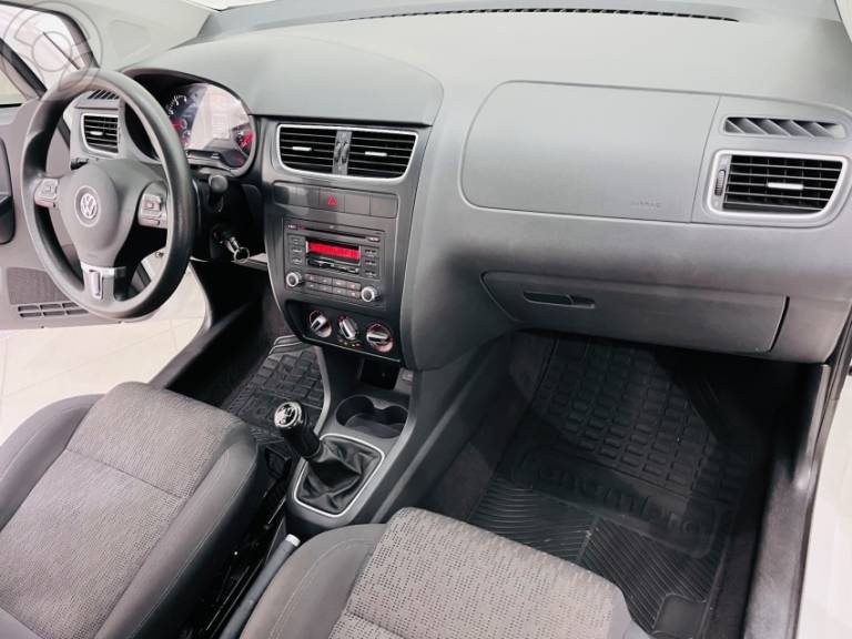 VOLKSWAGEN - FOX 1.0 MI TREND 8V FLEX 4P MANUAL - 2013/2013 - BRANCA - R$ 38.500,00