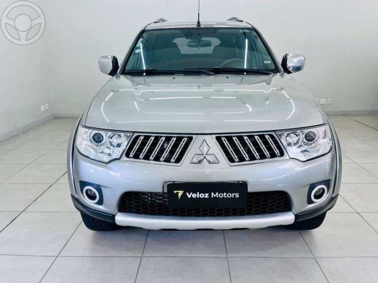 MITSUBISHI - PAJERO DAKAR 3.2 HPE 4X4 7 LUGARES 16V TURBO INTERCOOLER DIESEL 4P AUTOMÁTICO - 2013/2013 - PRATA - R$ 118.000,00