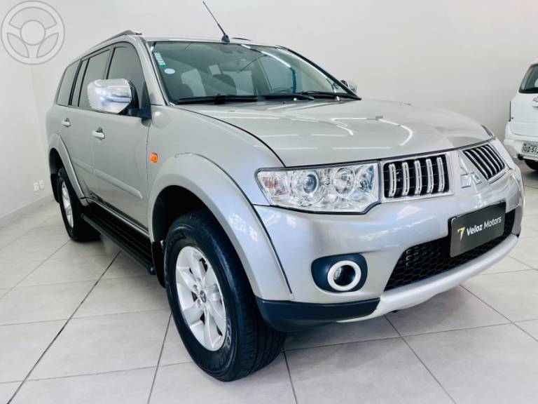 MITSUBISHI - PAJERO DAKAR 3.2 HPE 4X4 7 LUGARES 16V TURBO INTERCOOLER DIESEL 4P AUTOMÁTICO - 2013/2013 - PRATA - R$ 118.000,00