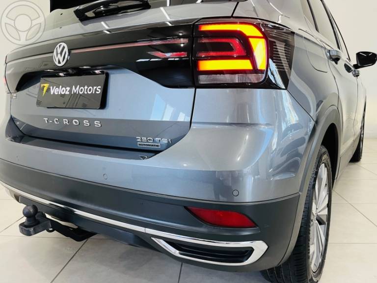 VOLKSWAGEN - T-CROSS 1.4 HIGHLINE TSI 16V FLEX 4P AUTOMÁTICO - 2019/2020 - CINZA - R$ 108.900,00