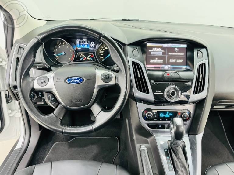 FORD - FOCUS 2.0 TITANIUM HATCH 16V FLEX 4P AUTOMÁTICO - 2014/2014 - BRANCA - R$ 59.900,00