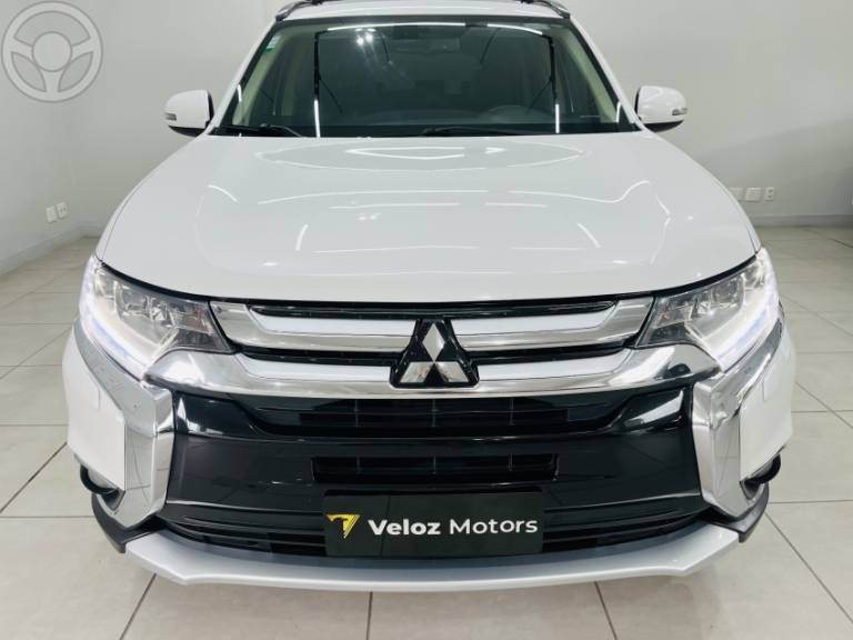 MITSUBISHI - OUTLANDER 2.2 4X4 16V DIESEL 4P AUTOMÁTICO - 2015/2016 - BRANCA - R$ 112.990,00
