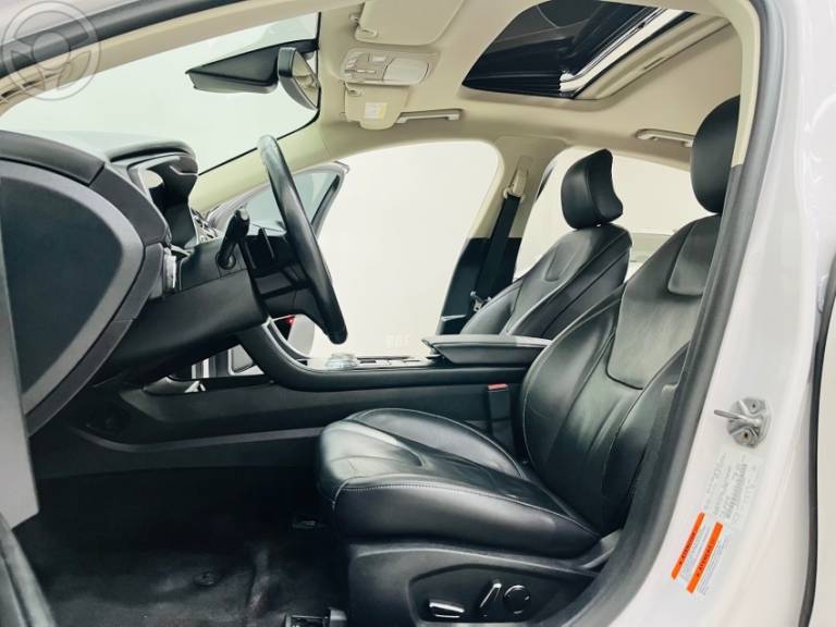 FORD - FUSION 2.0 TITANIUM AWD 16V 4P AUTOMÁTICO - 2016/2017 - BRANCA - R$ 104.900,00