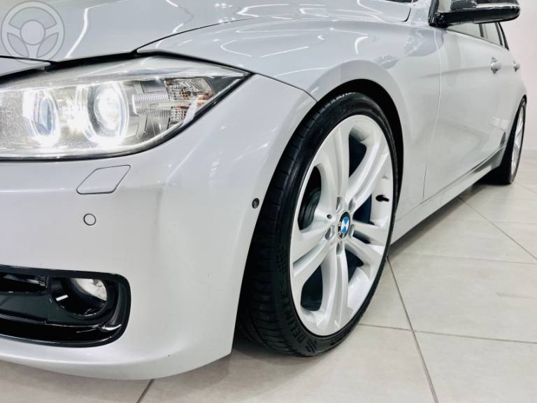 BMW - 335I 3.0 SPORT SEDAN 24V 4P AUTOMÁTICO - 2012/2013 - PRATA - R$ 178.900,00