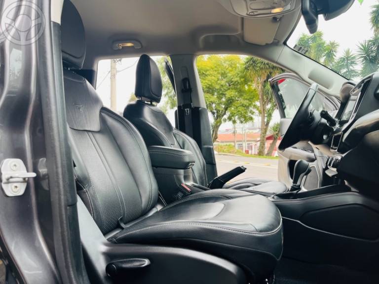 FIAT - TORO 2.0 16V TURBO DIESEL VOLCANO 4WD AUTOMÁTICO - 2021/2022 - CINZA - R$ 134.500,00