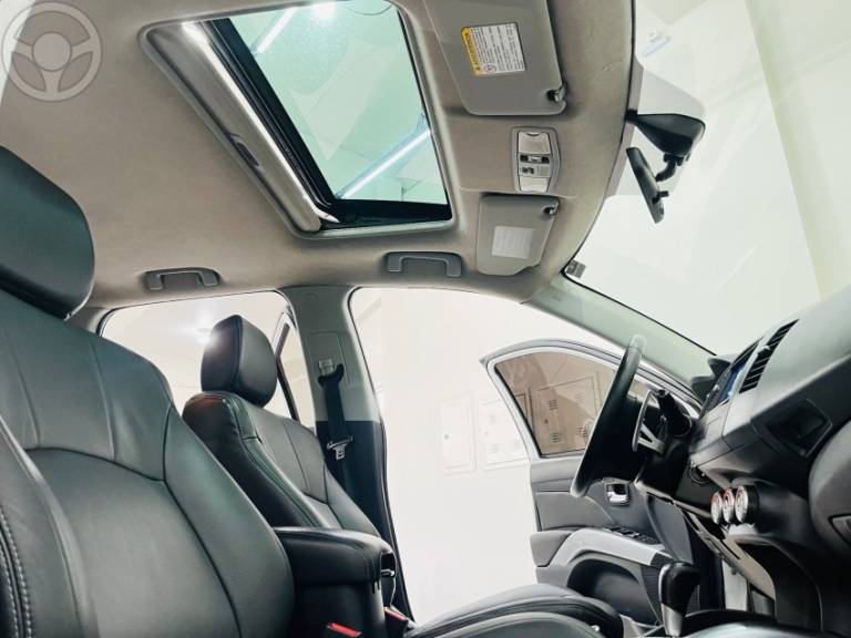 MITSUBISHI - OUTLANDER 2.0 16V 4P AUTOMÁTICO - 2011/2012 - BRANCA - R$ 59.900,00