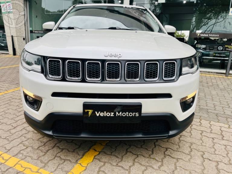 JEEP - COMPASS 2.0 16V FLEX LONGITUDE AUTOMÁTICO - 2017/2018 - BRANCA - R$ 93.990,00