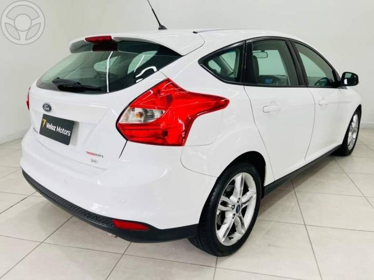 FORD - FOCUS 2.0 SE PLUS 16V FLEX 4P AUTOMÁTICO - 2014/2015 - BRANCA - R$ 53.900,00