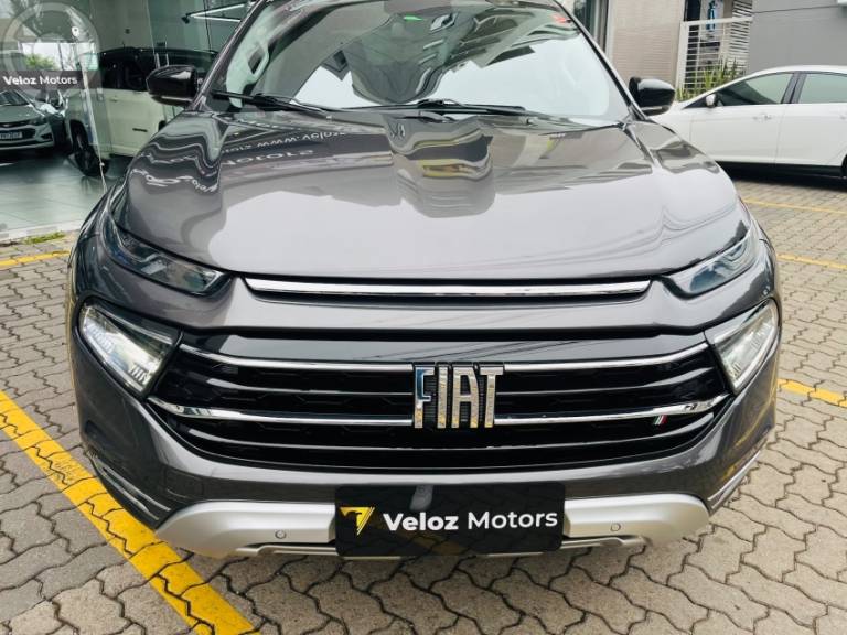 FIAT - TORO 2.0 16V TURBO DIESEL VOLCANO 4WD AUTOMÁTICO - 2021/2022 - CINZA - R$ 134.500,00