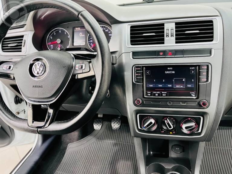 VOLKSWAGEN - FOX 1.6 MI EXTREME 8V FLEX 4P MANUAL - 2018/2018 - BRANCA - R$ 64.900,00