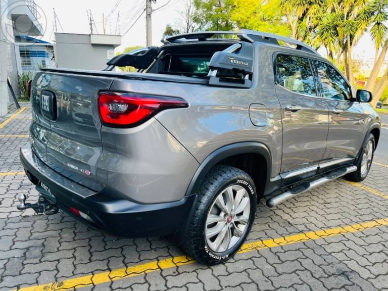 FIAT - TORO 2.0 16V TURBO DIESEL RANCH AT 4X4 AUTOMÁTICO - 2020/2021 - CINZA - R$ 129.990,00