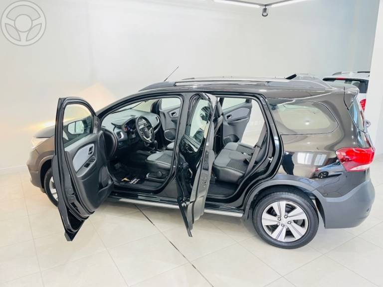 CHEVROLET - SPIN 1.8 8V ACTIV7 FLEX 5P AUTOMÁTICO - 2018/2019 - PRETA - R$ 84.900,00