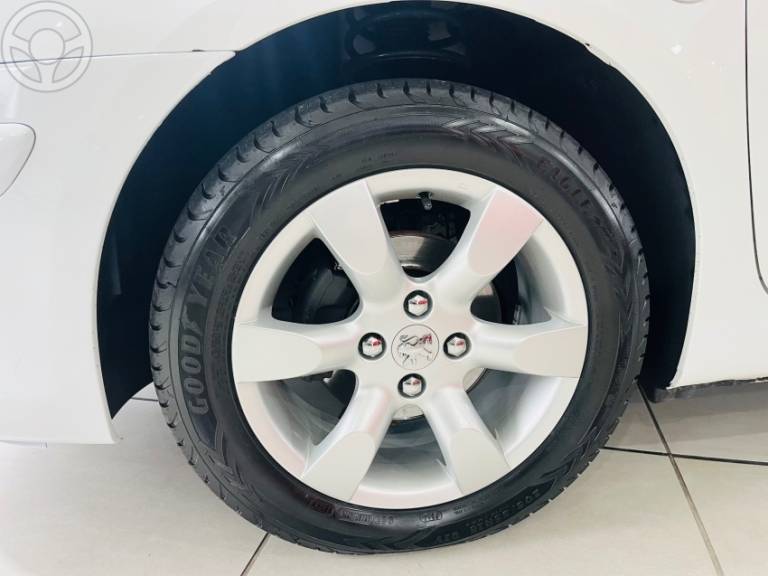 PEUGEOT - 307 1.6 PRESENCE PACK 16V FLEX 4P MANUAL - 2010/2011 - BRANCA - R$ 31.500,00