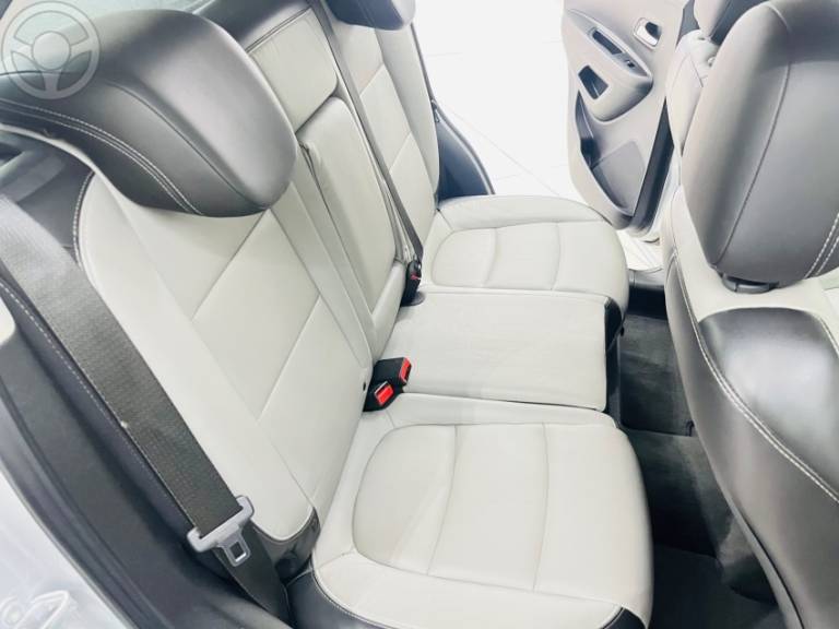 CHEVROLET - TRACKER 1.8 MPFI LTZ 4X2 16V FLEX 4P AUTOMÁTICO - 2015/2015 - PRATA - R$ 69.990,00