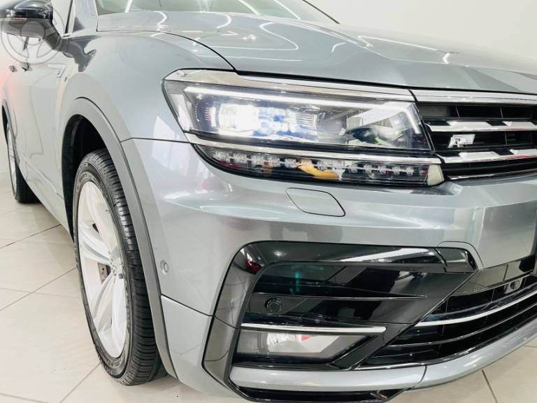 VOLKSWAGEN - TIGUAN 2.0 TSI R-LINE 16V TURBO 4P TIPTRONIC - 2020/2020 - CINZA - R$ 174.990,00