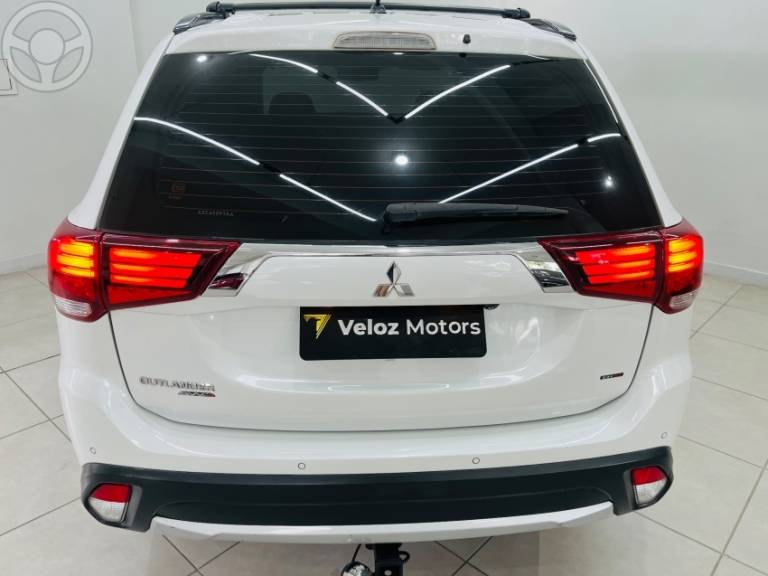 MITSUBISHI - OUTLANDER 2.2 4X4 16V DIESEL 4P AUTOMÁTICO - 2015/2016 - BRANCA - R$ 112.990,00