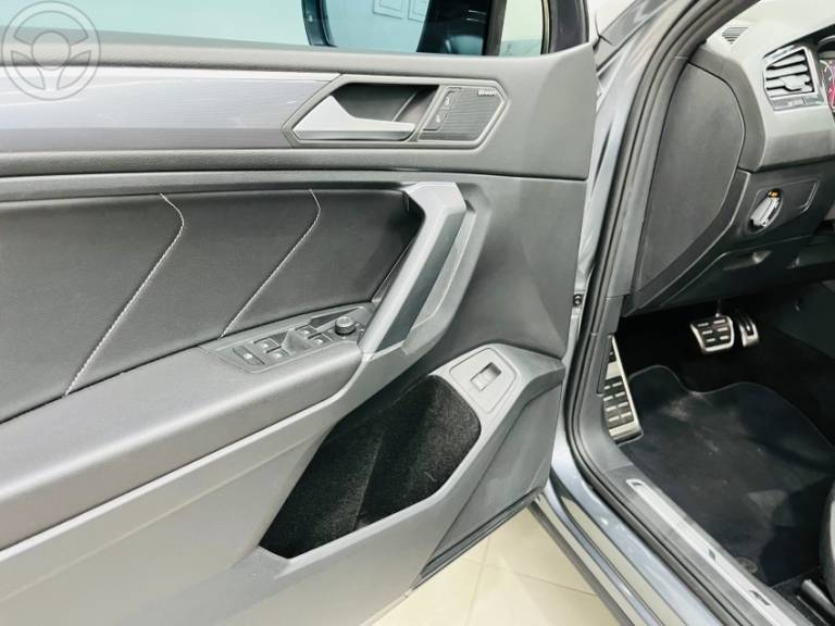 VOLKSWAGEN - TIGUAN 2.0 TSI R-LINE 16V TURBO 4P TIPTRONIC - 2020/2020 - CINZA - R$ 174.990,00