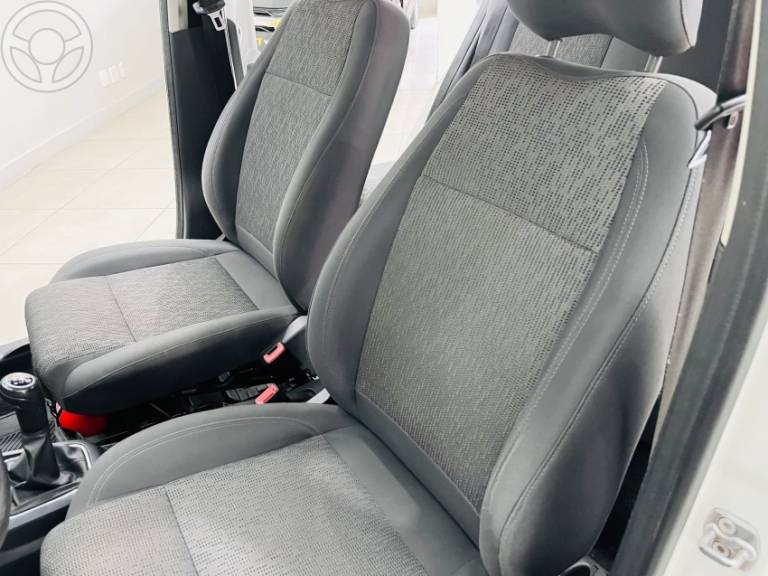 VOLKSWAGEN - FOX 1.0 MI TREND 8V FLEX 4P MANUAL - 2013/2013 - BRANCA - R$ 38.500,00