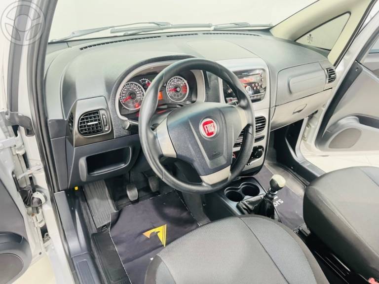 FIAT - IDEA 1.4 MPI ATTRACTIVE 8V FLEX 4P MANUAL - 2013/2014 - PRATA - R$ 40.900,00