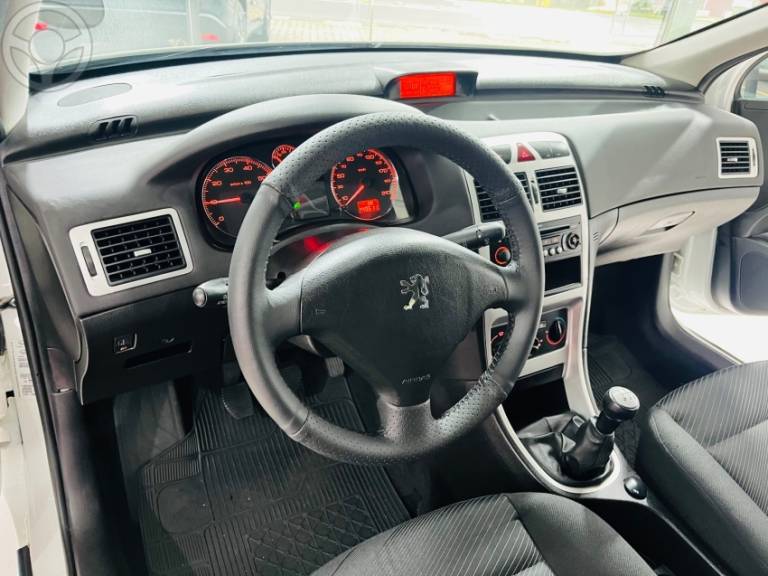 PEUGEOT - 307 1.6 PRESENCE PACK 16V FLEX 4P MANUAL - 2010/2011 - BRANCA - R$ 31.500,00