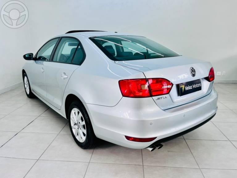 VOLKSWAGEN - JETTA 2.0 COMFORTLINE FLEX 4P TIPTRONIC - 2012/2013 - PRATA - R$ 65.900,00