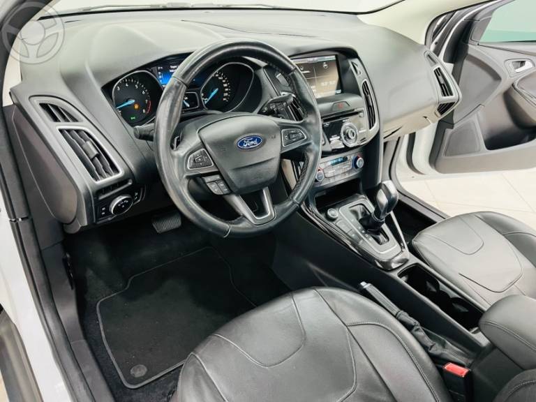 FORD - FOCUS 2.0 TITANIUM PLUS SEDAN 16V FLEX 4P AUTOMÁTICO - 2015/2016 - BRANCA - R$ 69.900,00