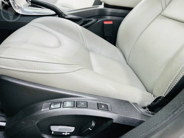 VOLVO - V40 2.0 T4 DYNAMIC TURBO 4P AUTOMÁTICO - 2013/2014 - PRETA - R$ 72.990,00