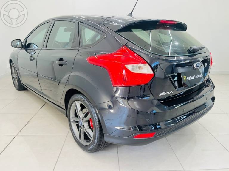 FORD - FOCUS 2.0 SE PLUS 16V FLEX 4P AUTOMÁTICO - 2013/2014 - PRETA - R$ 54.900,00