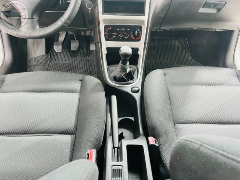 PEUGEOT - 307 1.6 PRESENCE PACK 16V FLEX 4P MANUAL - 2010/2011 - BRANCA - R$ 31.500,00