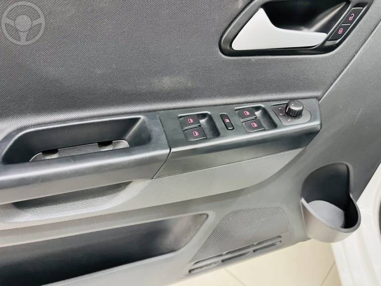 VOLKSWAGEN - FOX 1.0 MI TREND 8V FLEX 4P MANUAL - 2013/2013 - BRANCA - R$ 38.500,00