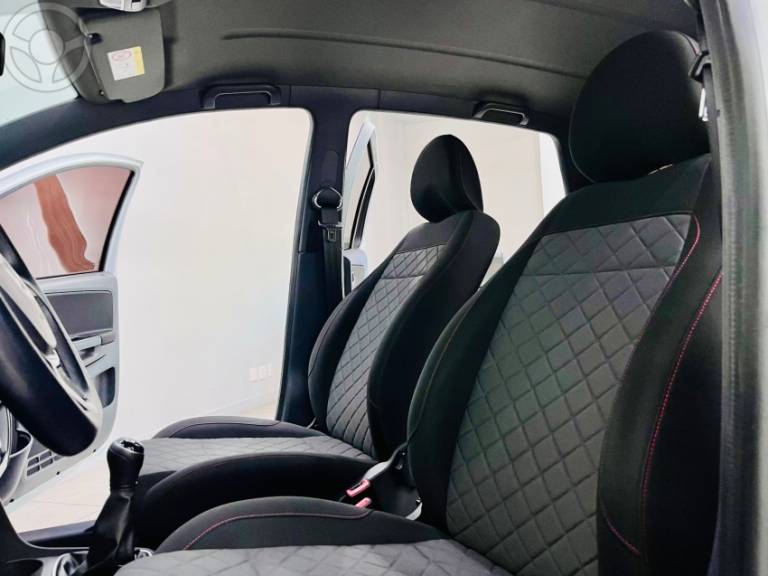 VOLKSWAGEN - FOX 1.6 MI EXTREME 8V FLEX 4P MANUAL - 2018/2018 - BRANCA - R$ 64.900,00