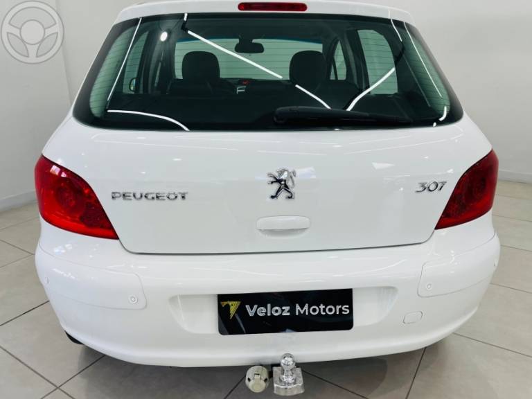 PEUGEOT - 307 2.0 PREMIUM 16V FLEX 4P AUTOMÁTICO - 2011/2012 - BRANCA - R$ 29.990,00