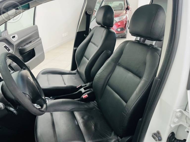 PEUGEOT - 307 2.0 PREMIUM 16V FLEX 4P AUTOMÁTICO - 2011/2012 - BRANCA - R$ 29.990,00