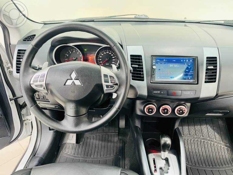 MITSUBISHI - OUTLANDER 2.0 16V 4P AUTOMÁTICO - 2011/2012 - BRANCA - R$ 59.900,00