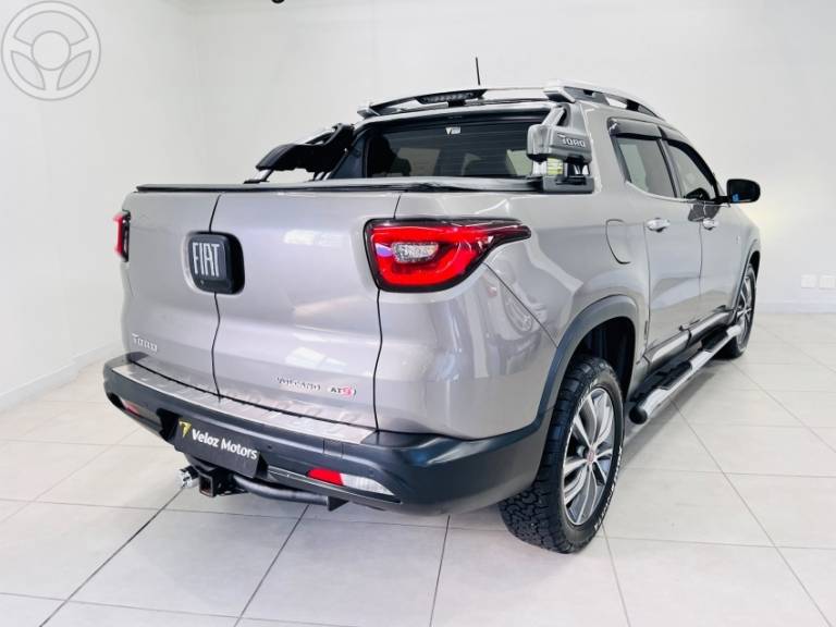 FIAT - TORO 2.0 16V TURBO DIESEL VOLCANO 4WD AUTOMÁTICO - 2019/2020 - CINZA - R$ 124.900,00