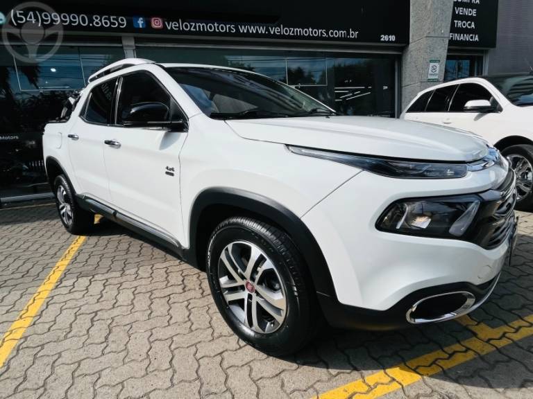 FIAT - TORO 2.0 16V TURBO DIESEL VOLCANO AT9 4X4 AUTOMÁTICO - 2016/2017 - BRANCA - R$ 98.900,00