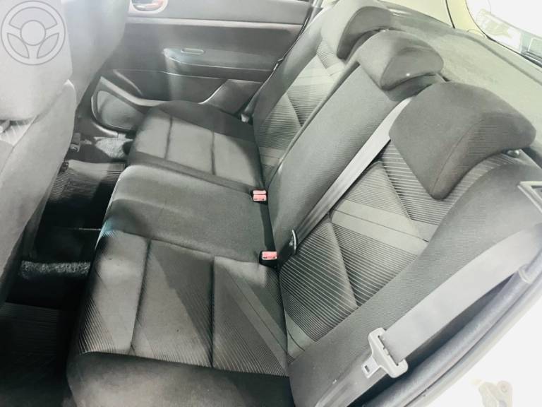 PEUGEOT - 307 1.6 PRESENCE PACK 16V FLEX 4P MANUAL - 2010/2011 - BRANCA - R$ 31.500,00