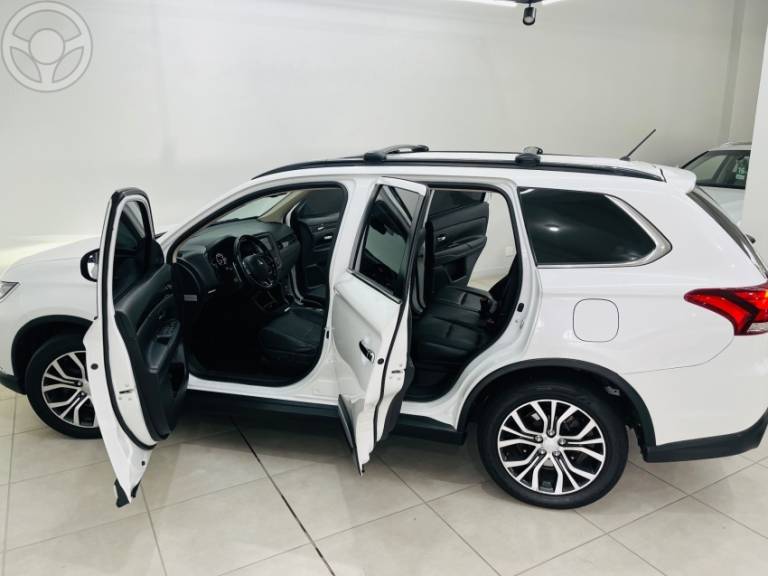 MITSUBISHI - OUTLANDER 2.2 4X4 16V DIESEL 4P AUTOMÁTICO - 2015/2016 - BRANCA - R$ 112.990,00