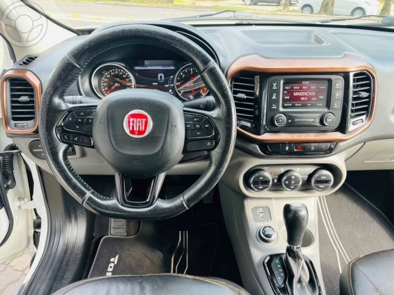 FIAT - TORO 2.0 16V TURBO DIESEL VOLCANO AT9 4X4 AUTOMÁTICO - 2016/2017 - BRANCA - R$ 98.900,00
