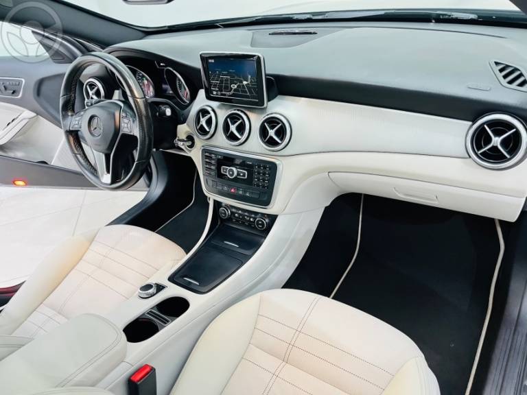 MERCEDES-BENZ - GLA 200 1.6 CGI VISION 16V TURBO FLEX 4P AUTOMÁTICO - 2015/2015 - CINZA - R$ 115.900,00