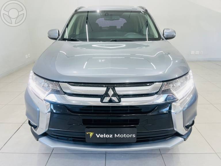 MITSUBISHI - OUTLANDER 3.0 GT 4X4 V6 24V 4P AUTOMÁTICO - 2015/2016 - PRATA - R$ 106.000,00