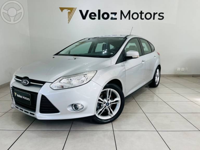 FORD - FOCUS 2.0 SE HATCH 16V FLEX 4P AUTO - 2014/2015 - PRATA - R$ 55.990,00