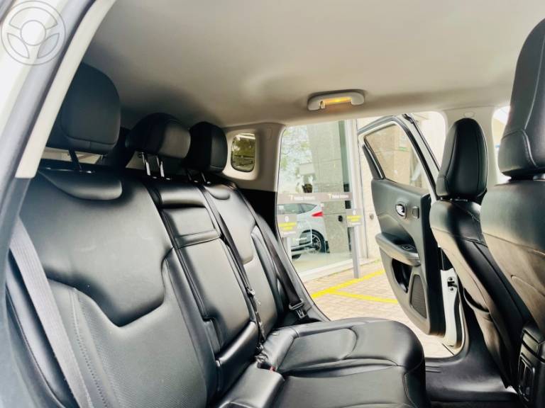 JEEP - COMPASS 2.0 16V FLEX LONGITUDE AUTOMÁTICO - 2017/2018 - BRANCA - R$ 93.990,00