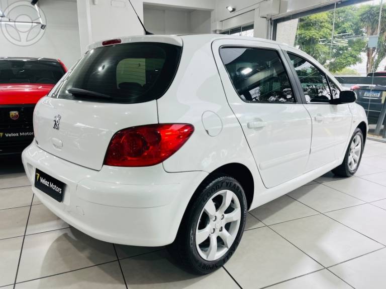 PEUGEOT - 307 1.6 PRESENCE PACK 16V FLEX 4P MANUAL - 2010/2011 - BRANCA - R$ 31.500,00