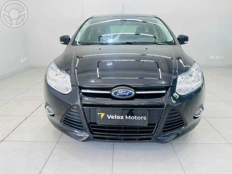 FORD - FOCUS 2.0 SE PLUS 16V FLEX 4P AUTOMÁTICO - 2013/2014 - PRETA - R$ 54.900,00